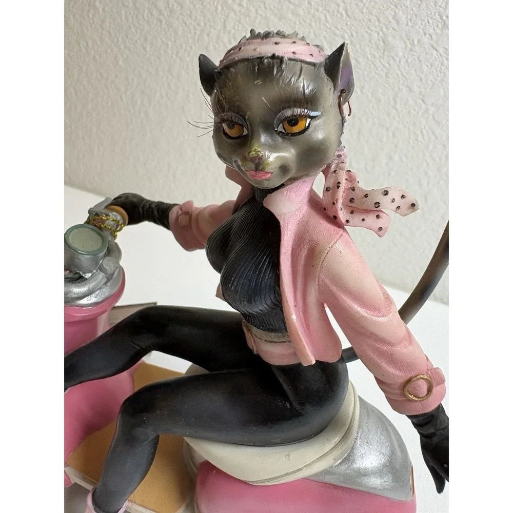 Margaret Le Van Valley Cats GoGo Secret Agent Feline Scooter Figurine w Tag